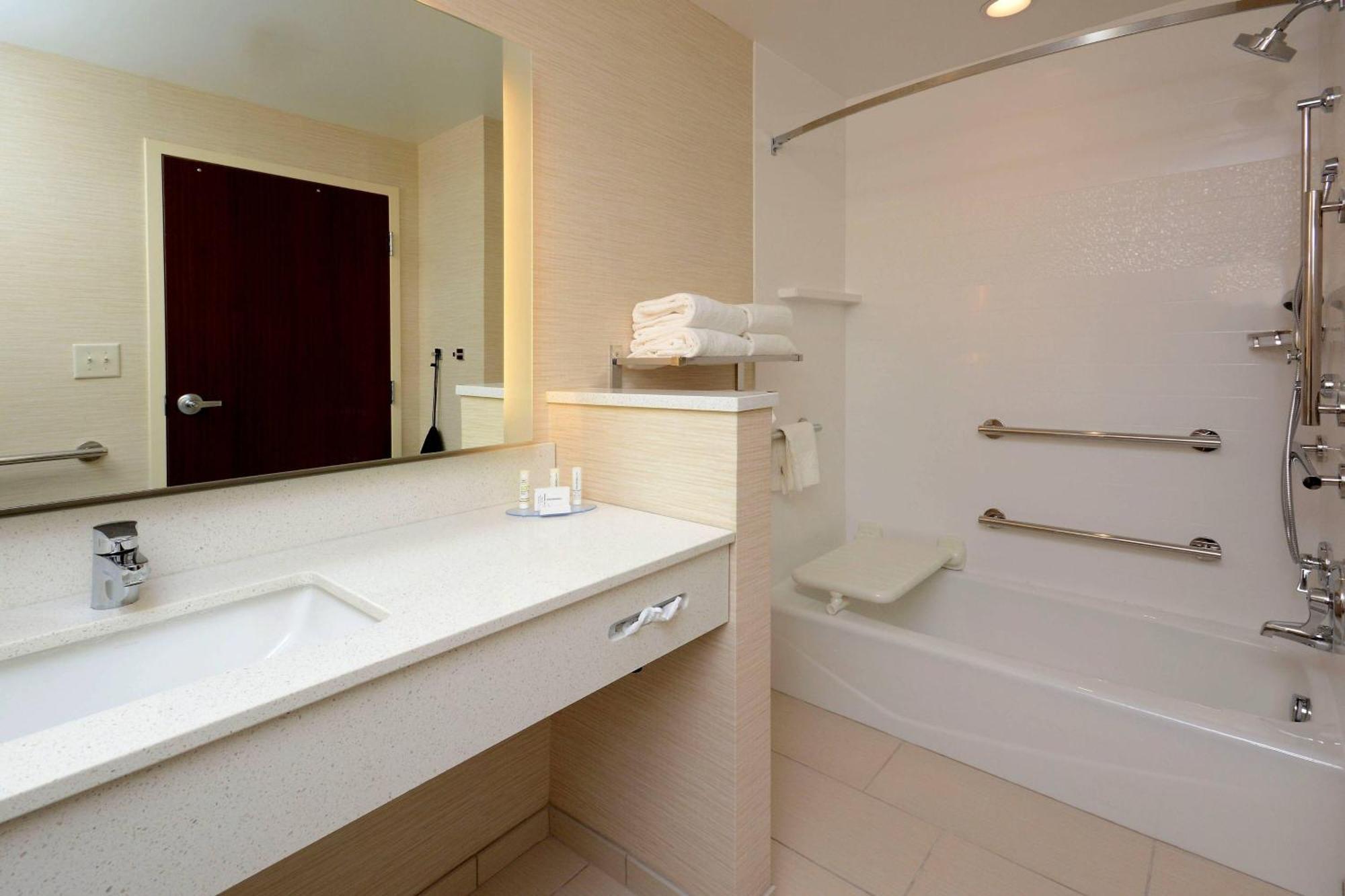 Fairfield Inn & Suites By Marriott Raleigh Capital Blvd./I-540 Bagian luar foto
