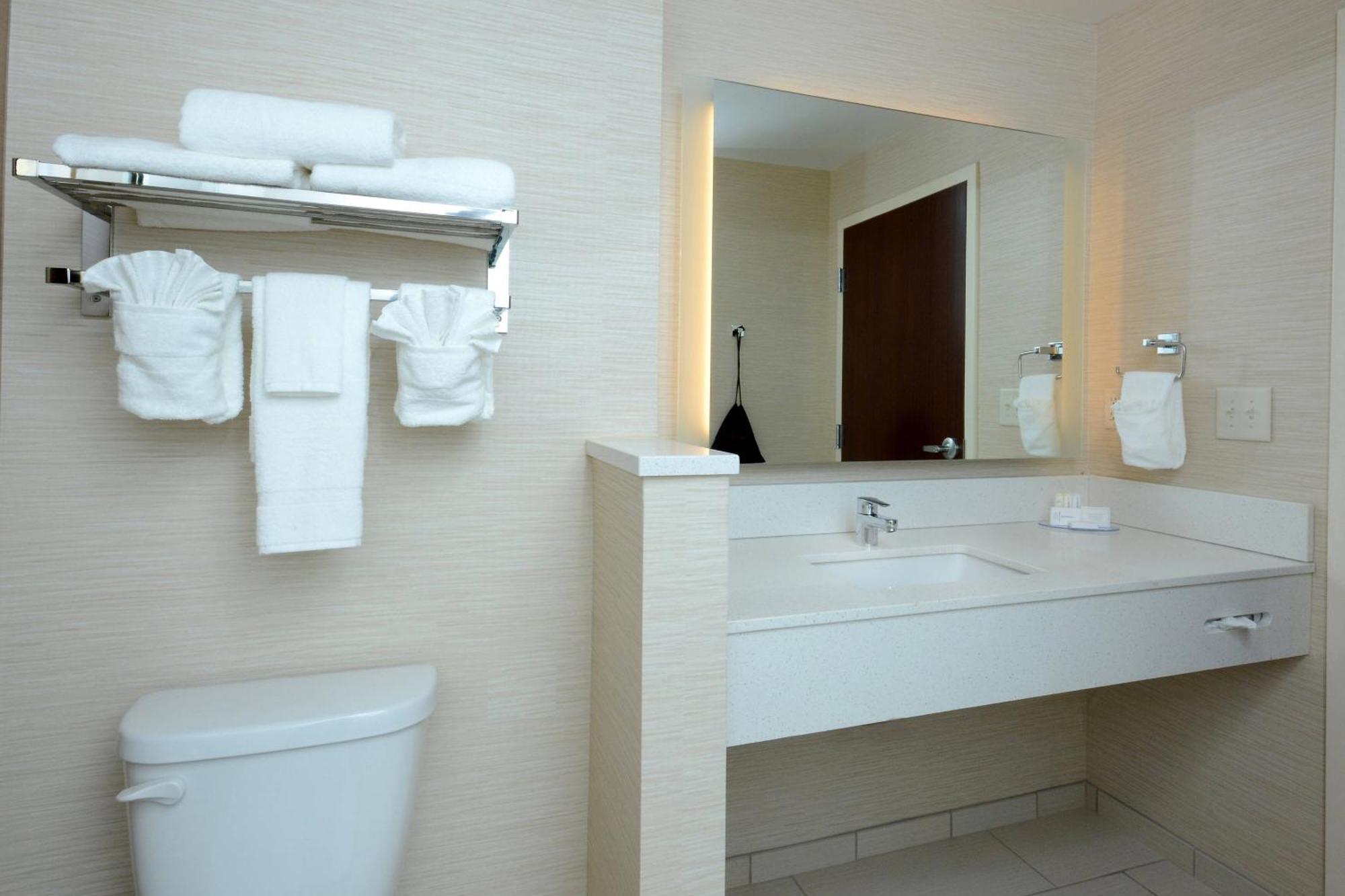 Fairfield Inn & Suites By Marriott Raleigh Capital Blvd./I-540 Bagian luar foto